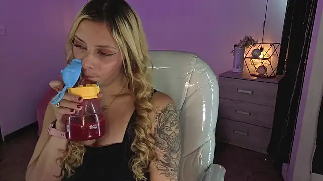 Jennaa Cooper online show from 10/20/25, 07:36