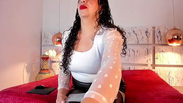 Snapshot of Alissaa_milf chatting on 10/08/25, 02:35 Alissaa milf online show from 10/08/25, 02:35