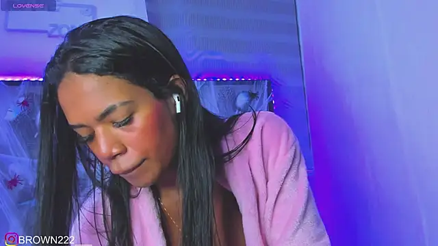 Snapshot of _naomibrown_ chatting on 10/10/25, 02:01 naomibrown online show from 10/10/25, 02:01
