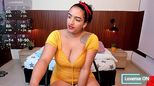 Snapshot of ElectraRose_ chatting on 12/15/25, 12:00 ElectraRose online show from 12/15/25, 12:00