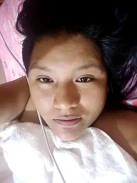 Snapshot of vea_m chatting on 06/11/26, 12:32 vea m online show from 06/11/26, 12:32