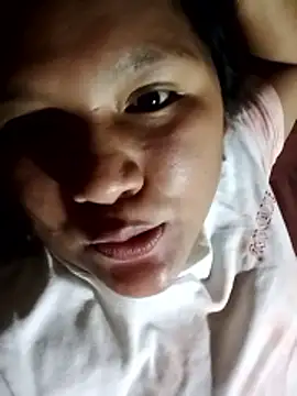 Snapshot of vea_m chatting on 05/11/26, 04:04 vea m online show from 05/11/26, 04:04