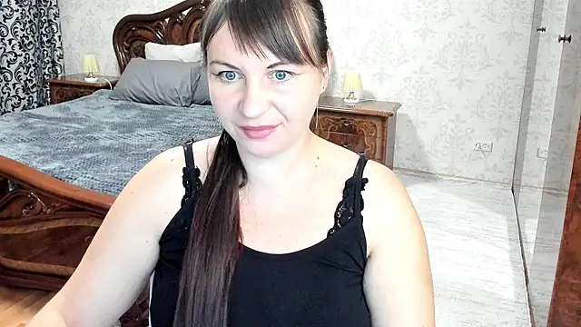 Snapshot of GorgeouseSmile chatting on 10/18/25, 04:14 GorgeouseSmile online show from 10/18/25, 04:14