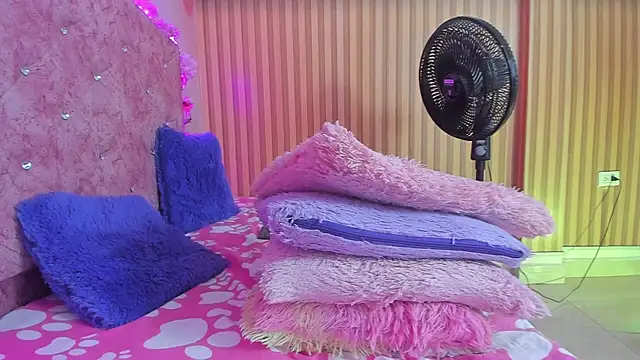 violet taylor  online show from 09/20/25, 02:27