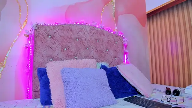 violet taylor  online show from 09/09/25, 02:21