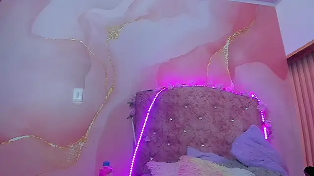 violet taylor  online show from 12/02/25, 02:23