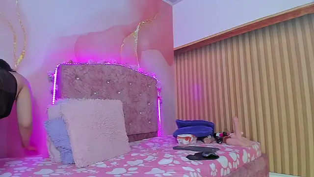 violet taylor  online show from 11/03/25, 02:28