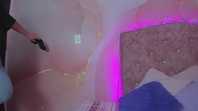 violet taylor  online show from 10/19/25, 02:03