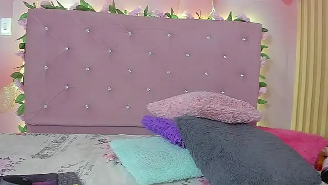 violet taylor  online show from 04/09/26, 02:13