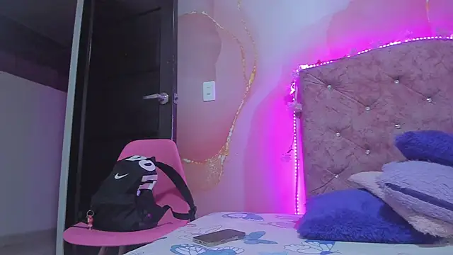 violet taylor  online show from 11/01/25, 02:40