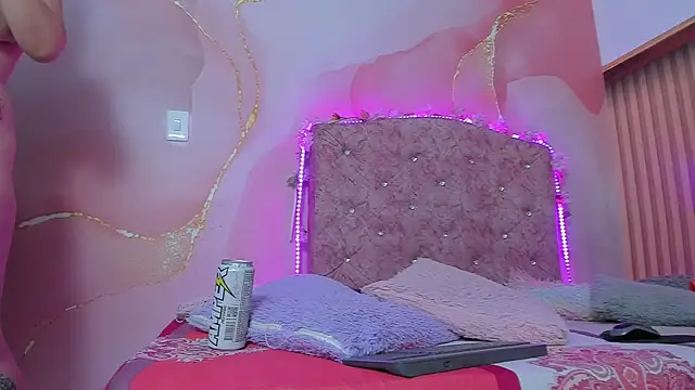 violet taylor  online show from 12/19/25, 02:26