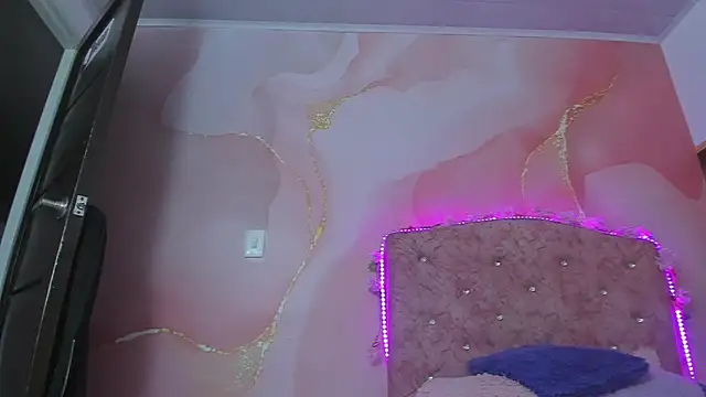 violet taylor  online show from 11/15/25, 02:15