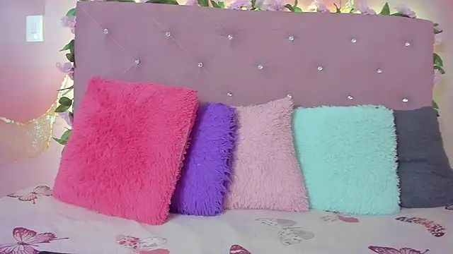 violet taylor  online show from 04/07/26, 02:13