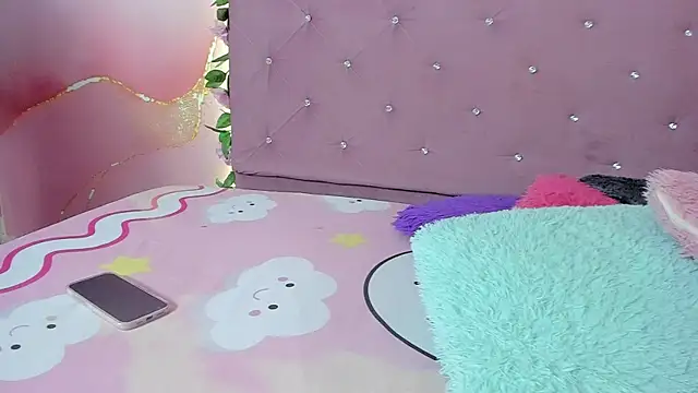 violet taylor  online show from 04/14/26, 02:16