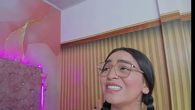 violet taylor  online show from 11/25/25, 02:23