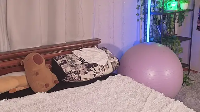 OdetteBiddy online show from 12/14/25, 09:09