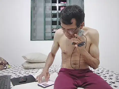 skinnylatino51 online show from 09/28/25, 01:12