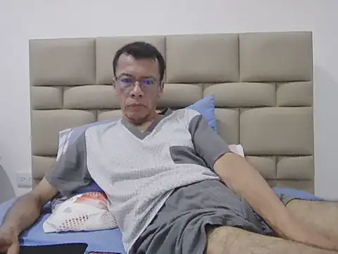 skinnylatino51 online show from 11/10/25, 12:15