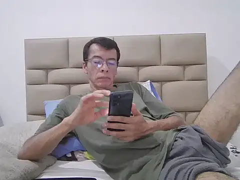 skinnylatino51 online show from 09/25/25, 12:27