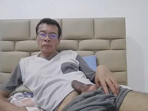 Snapshot of skinnylatino51 chatting on 02/03/26, 02:53 skinnylatino51 online show from 02/03/26, 02:53