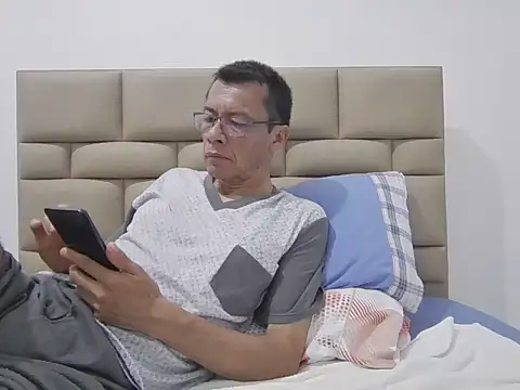 skinnylatino51 online show from 11/06/25, 12:03