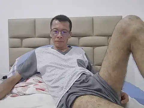 skinnylatino51 online show from 11/04/25, 12:03