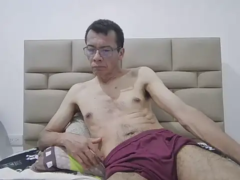 Snapshot of skinnylatino51 chatting on 01/19/26, 12:58 skinnylatino51 online show from 01/19/26, 12:58