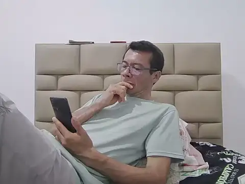 skinnylatino51 online show from 12/15/25, 03:12