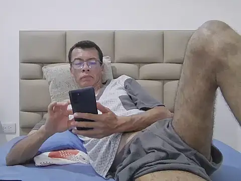 skinnylatino51 online show from 11/19/25, 12:43