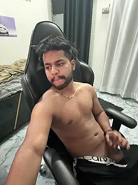 Kartikkartik8595 online show from 04/12/26, 10:46