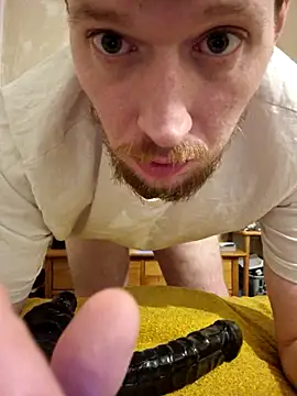 Snapshot of gazb90 chatting on 10/04/25, 11:39 gazb90 online show from 10/04/25, 11:39