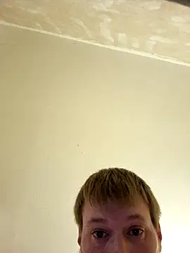 Snapshot of gazb90 chatting on 10/14/25, 07:36 gazb90 online show from 10/14/25, 07:36