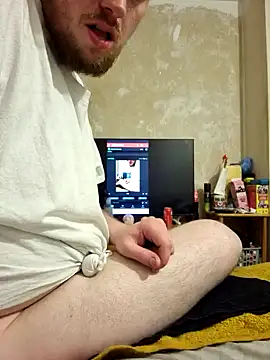 Snapshot of gazb90 chatting on 10/12/25, 01:51 gazb90 online show from 10/12/25, 01:51