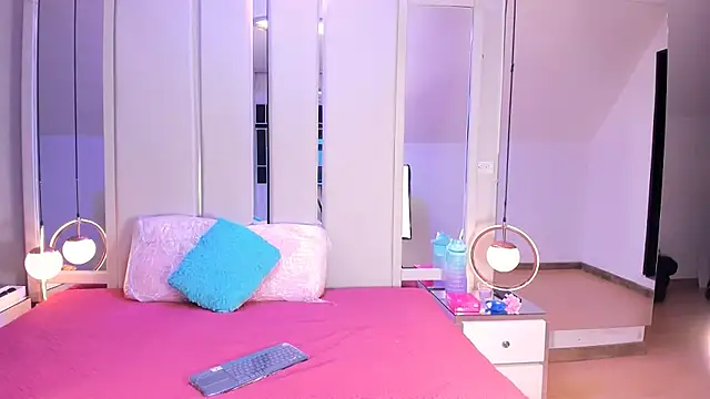 EmmaWilliam1 online show from 09/30/25, 05:46