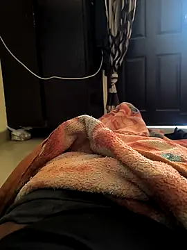 Snapshot of buntyk199 chatting on 12/21/25, 09:00 buntyk199 online show from 12/21/25, 09:00