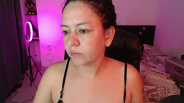 Abbyjoness21 online show from 10/23/25, 09:41