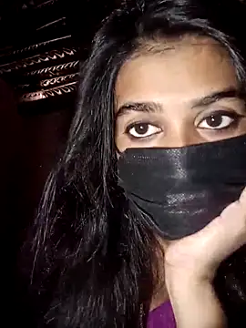 umairahaasan 1 online show from 11/14/25, 10:08