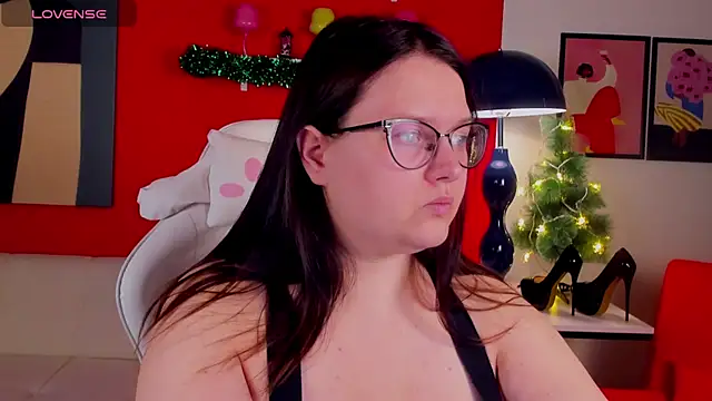 HelenDanvers online show from 12/16/25, 09:57