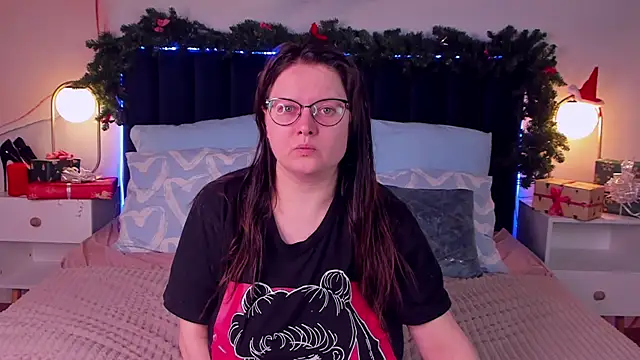 HelenDanvers online show from 12/17/25, 12:26