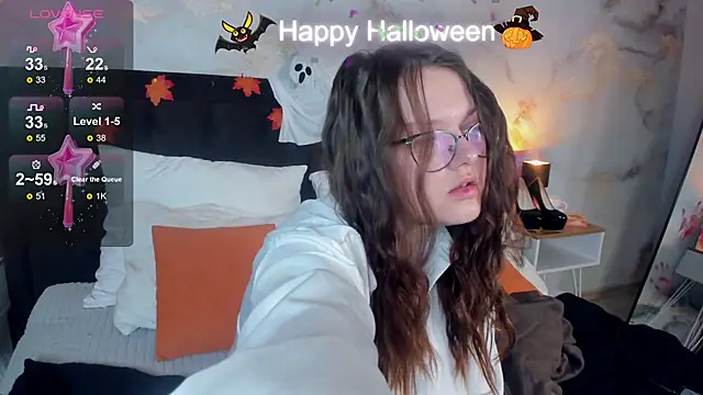 HelenDanvers online show from 10/31/25, 02:30