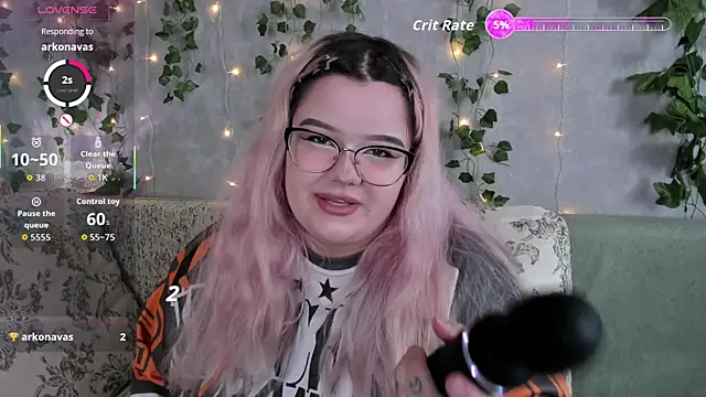 Snapshot of _CandyM1lky_ chatting on 06/11/26, 06:10 CandyM1lky online show from 06/11/26, 06:10
