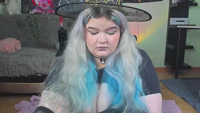  CandyM1lky  online show from 10/28/25, 06:45