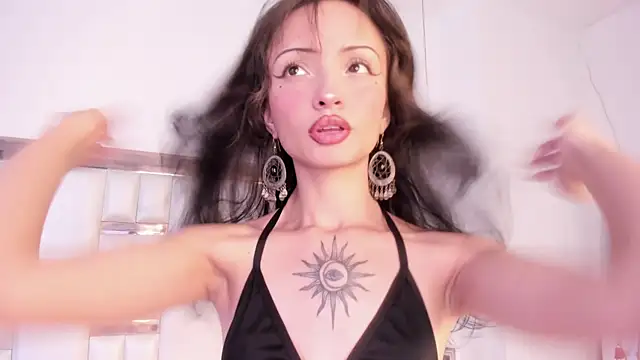 Snapshot of MaddieStark chatting on 11/10/25, 04:56 MaddieStark online show from 11/10/25, 04:56