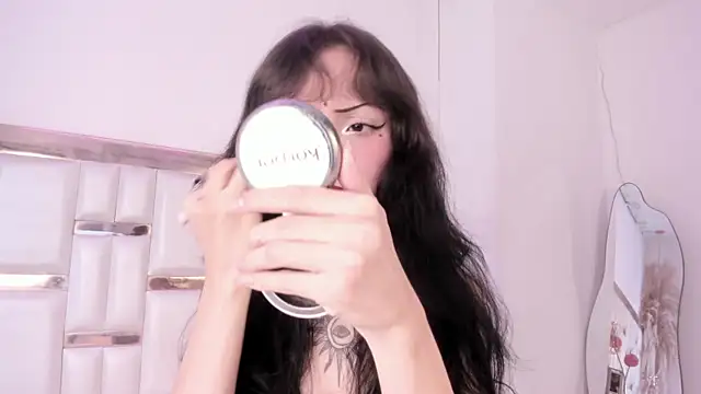 Snapshot of MaddieStark chatting on 11/05/25, 04:43 MaddieStark online show from 11/05/25, 04:43