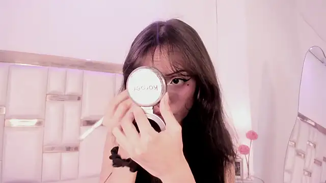 Snapshot of MaddieStark chatting on 11/20/25, 04:40 MaddieStark online show from 11/20/25, 04:40