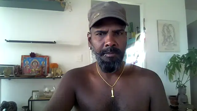 Snapshot of frenchblackc31 chatting on 10/16/25, 04:04 frenchblackc31 online show from 10/16/25, 04:04