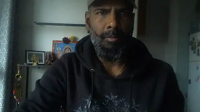 frenchblackc31 online show from 11/08/25, 08:29