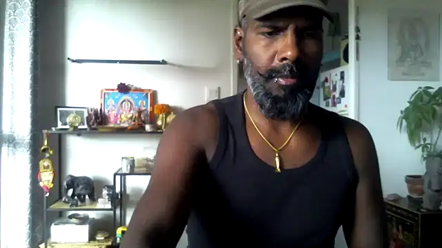Snapshot of frenchblackc31 chatting on 10/25/25, 09:41 frenchblackc31 online show from 10/25/25, 09:41