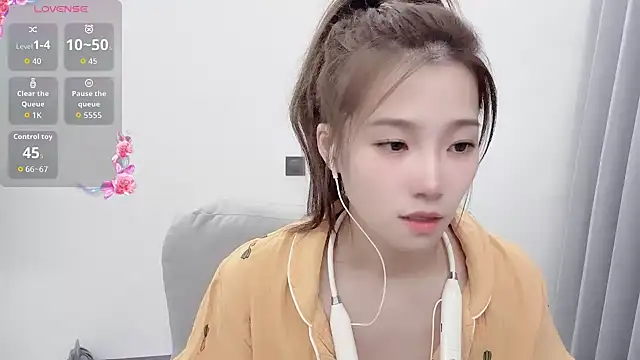 Snapshot of yuyu_77 chatting on 09/08/25, 05:23 yuyu 77 online show from 09/08/25, 05:23