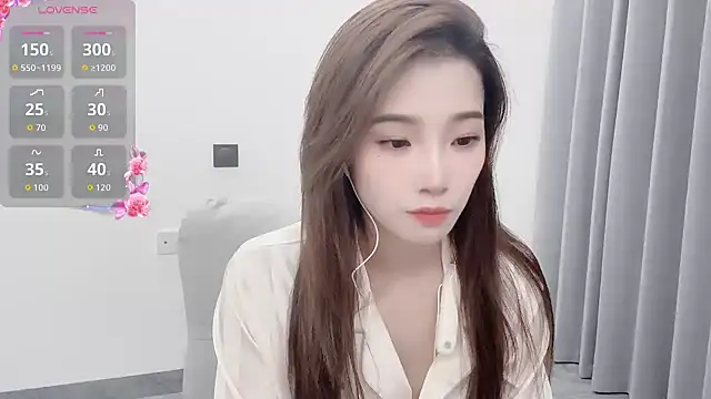 Snapshot of yuyu_77 chatting on 10/21/25, 02:38 yuyu 77 online show from 10/21/25, 02:38